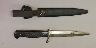 Couteau de combat allemand 1ère GM. Plaquettes...