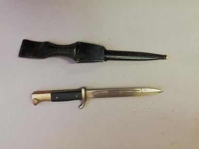 Baïonnette de srote allemande. Fraisage de...