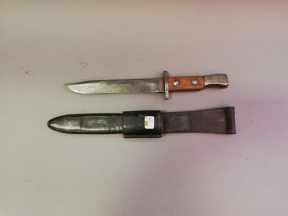 Couteau de combat issu de la modification...