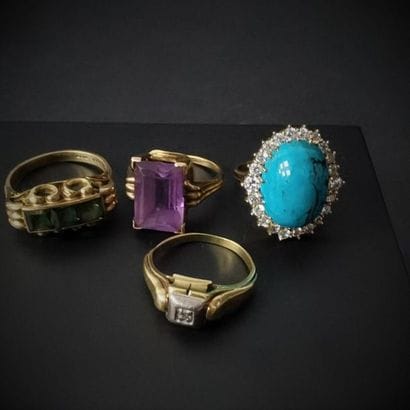(AC) Lot de quatre bagues en or 9 et14 k...