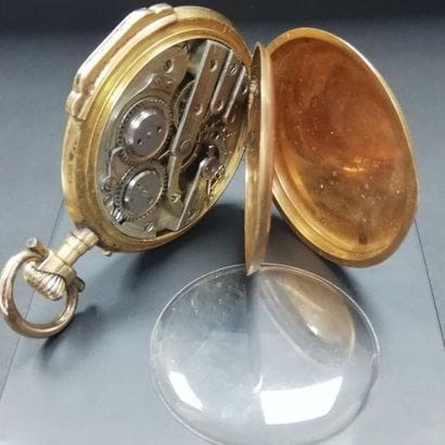 Montre de gousset or 
Poids brut : 79.8 g...