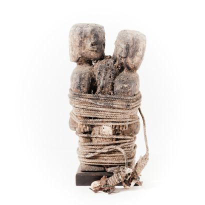 .FON- BENIN 

Couple glued face to face by...