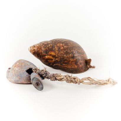 FON- BENIN 

Set of two small fetish shells,...