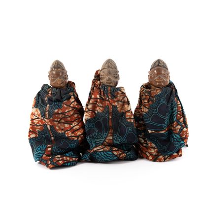 NAGO - BENIN 

Triplets dressed in a traditional...