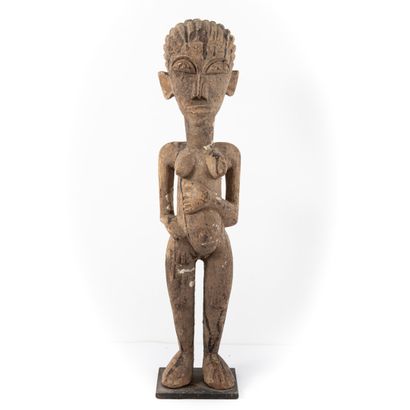 LOBI - BURKINA FASO 

Femme enceinte se tenant...