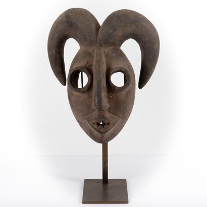 OGONI- NIGERIA 

Ancien masque animal mythologie...