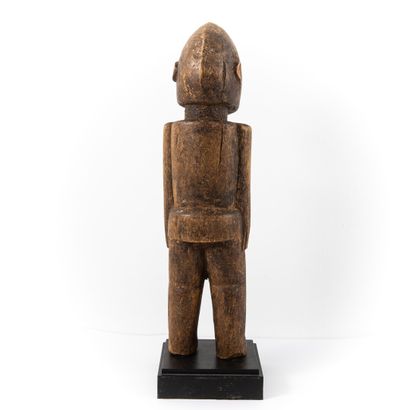 LOBI BURKINA-FASSO 

Personnage les bras...