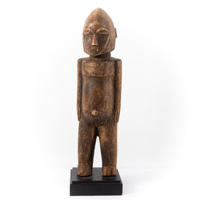 LOBI BURKINA-FASSO 

Personnage les bras...