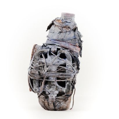 FON- BENIN 

Bo bottle filled with a medicinal...