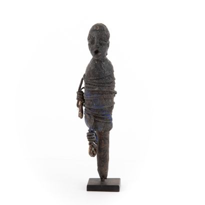 FON- BENIN 

Petit botchio surmonté d'un...