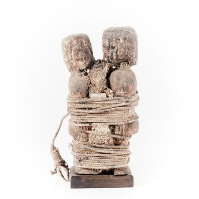 .FON- BENIN 

Couple glued face to face by...