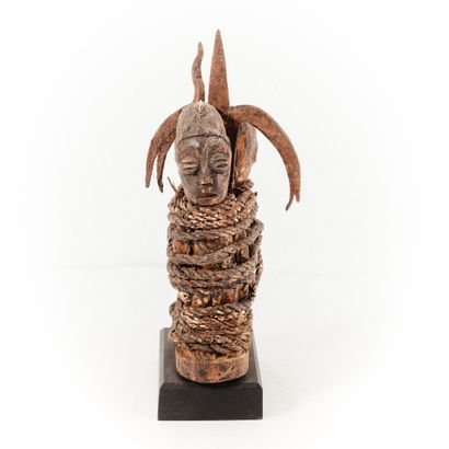 .FON- BENIN 

Small couple stuck back to...