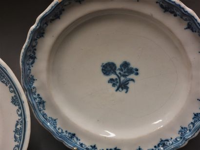 Moustiers



Two earthenware plates decorated...