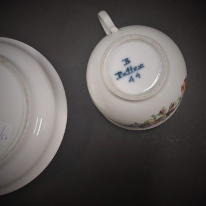 Paris



Porcelain cup and saucer with polychrome...