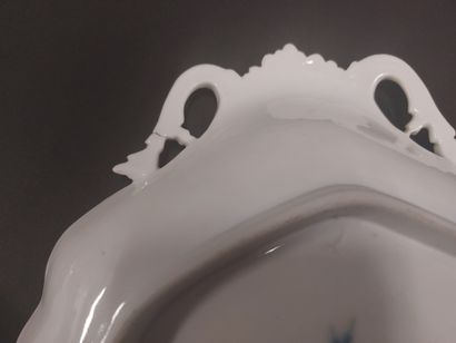 Paris



Pair of porcelain compotiers shell...
