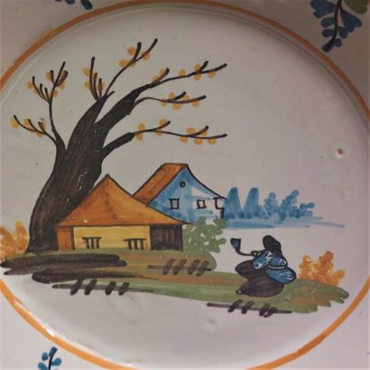 Nevers



Three plates with contoured edge...