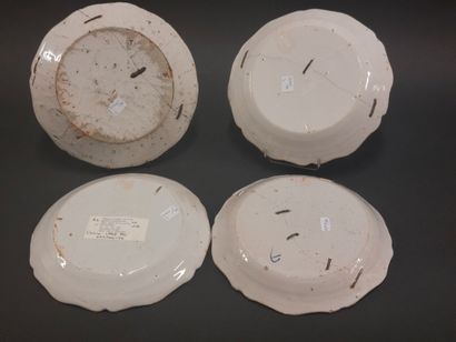 Nevers



Four plates with contoured edge...