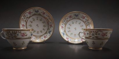 Paris 



Two porcelain cups and their saucer...