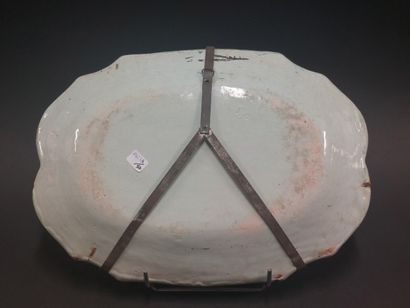 Rouen



Oval dish with contoured edge decorated...