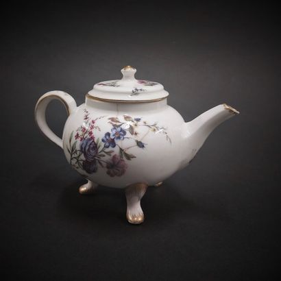 Vincennes



Rare covered teapot in soft...