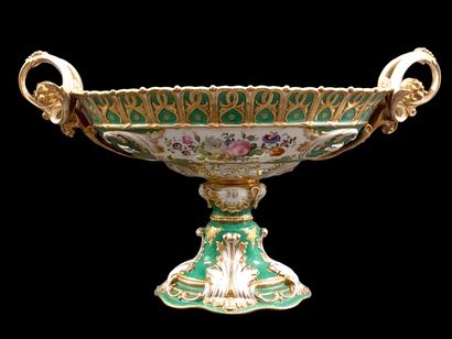 Paris



Large oval porcelain cup with polychrome...