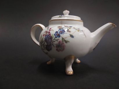 Vincennes



Rare covered teapot in soft...
