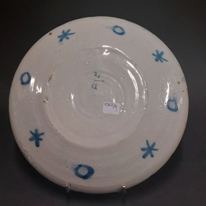 Delft



Round earthenware dish decorated...