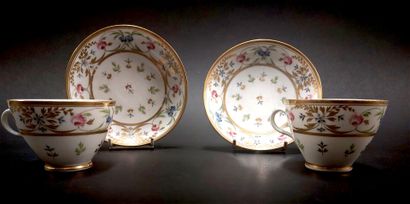 Paris 



Two porcelain cups and their saucer...