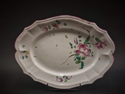 East



Oval dish with contoured edge in...
