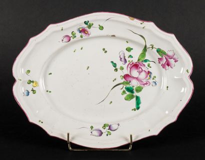 East



Oval dish with contoured edge in...