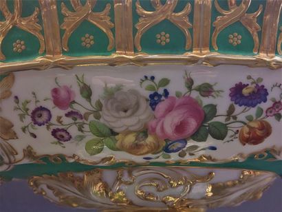 Paris



Large oval porcelain cup with polychrome...
