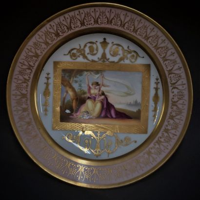 Paris



Porcelain plate with polychrome...