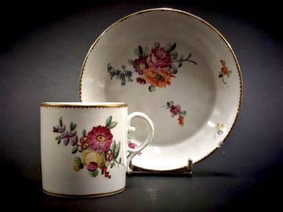 Paris



Cup of form litron and its saucer...