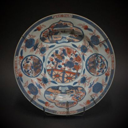 
China









Round porcelain dish with...