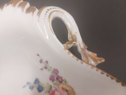 Paris



Pair of porcelain compotiers shell...