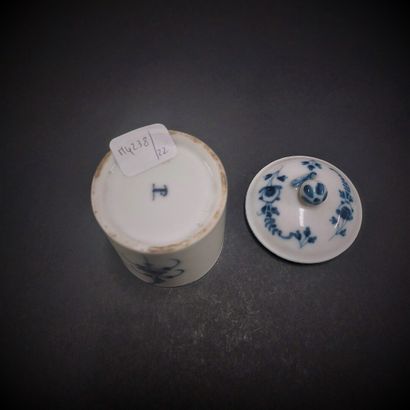 Paris



Covered ointment jar in hard porcelain...