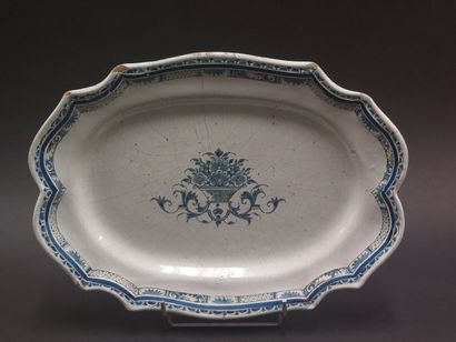 Rouen



Oval dish with contoured edge decorated...