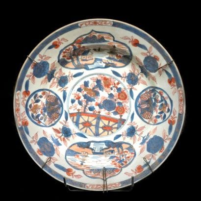
China









Round porcelain dish with...