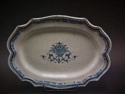 Rouen



Oval dish with contoured edge decorated...