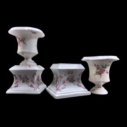 Mennecy



Pair of Medici vases in soft porcelain...