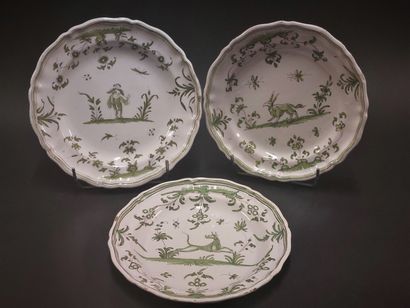 Moustiers



Three plates with contoured...