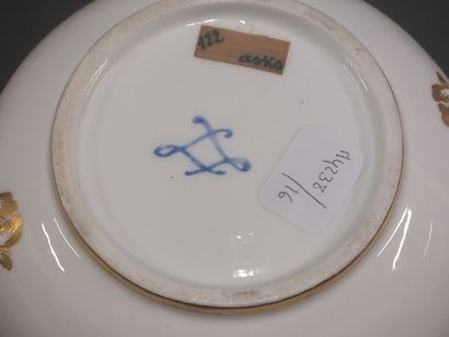 Sevres



Round covered ecuelle and its circular...
