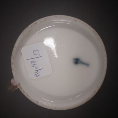 Paris



Cup of form litron out of porcelain...