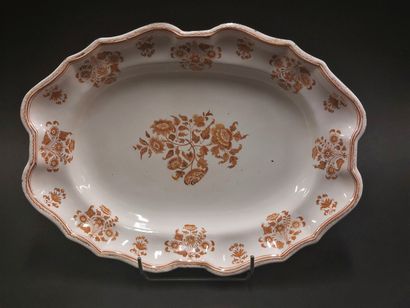 Moustiers



Oval dish with contoured edge...