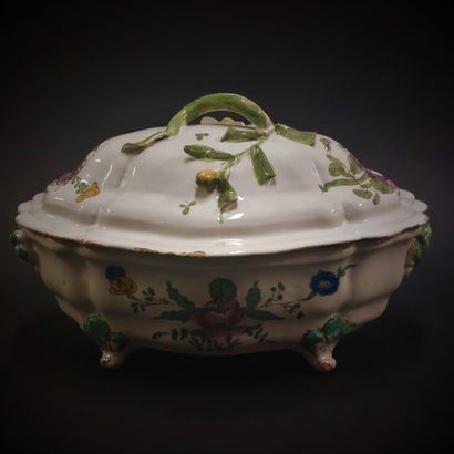 Southwest



Oval earthenware covered tureen...