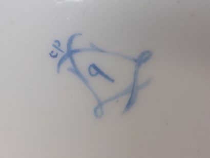 Sevres



Two soft porcelain soup plates...