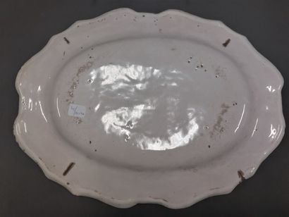 Moustiers



Oval dish with contoured edge...