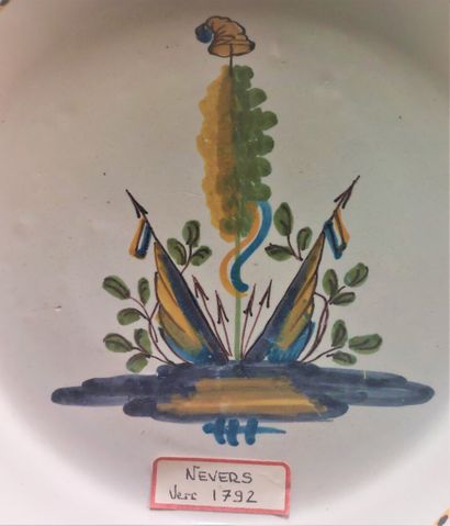 Nevers



Earthenware plate with contoured...