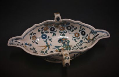 Moustiers



Oval earthenware gravy boat...