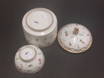 Nyon



Covered cylindrical sugar pot and...